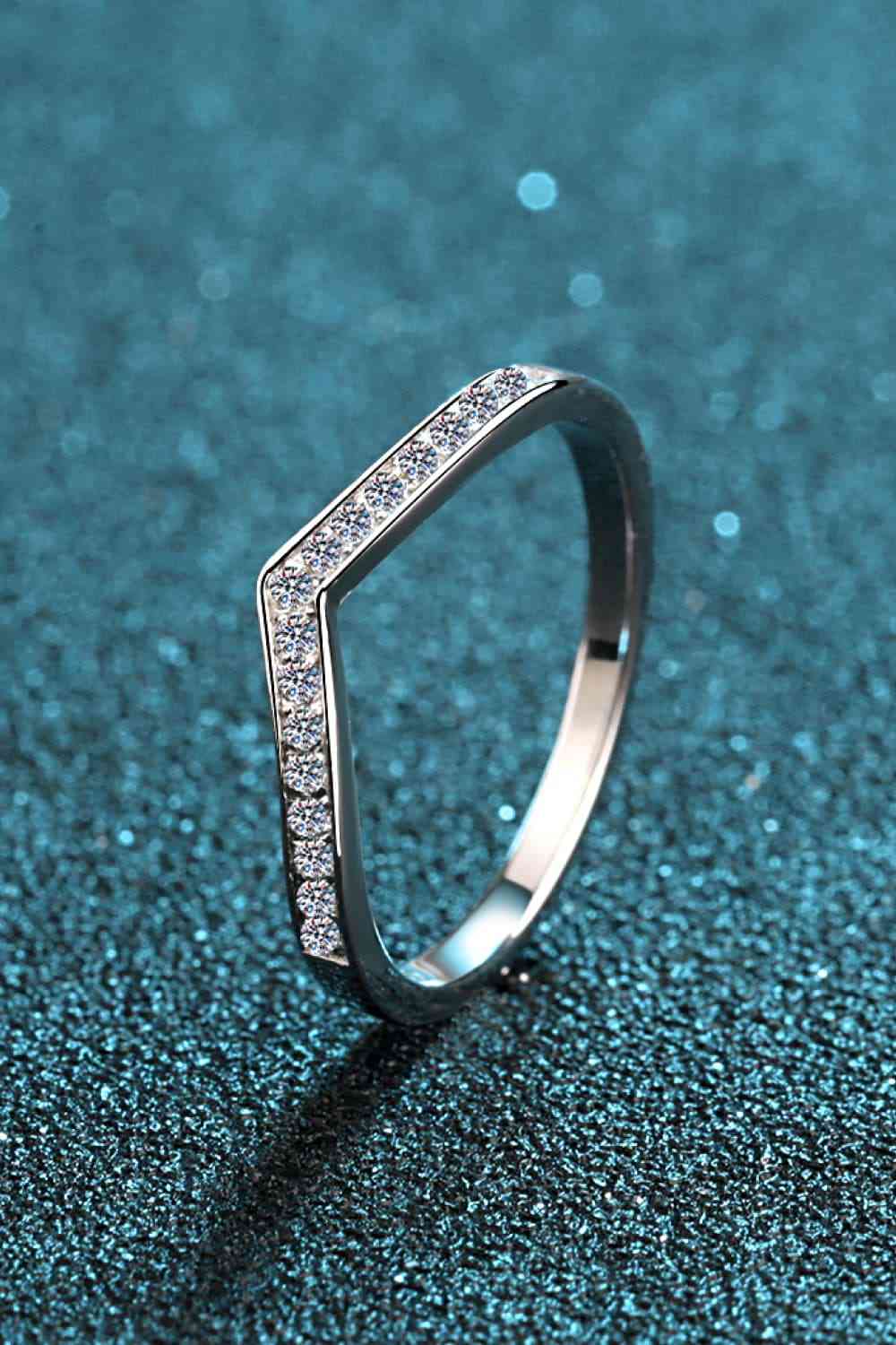 Bague minimaliste plaquée rhodium moissanite