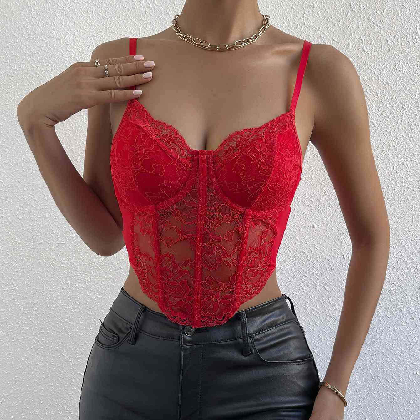 Camisole avec détail en dentelle et col en cœur