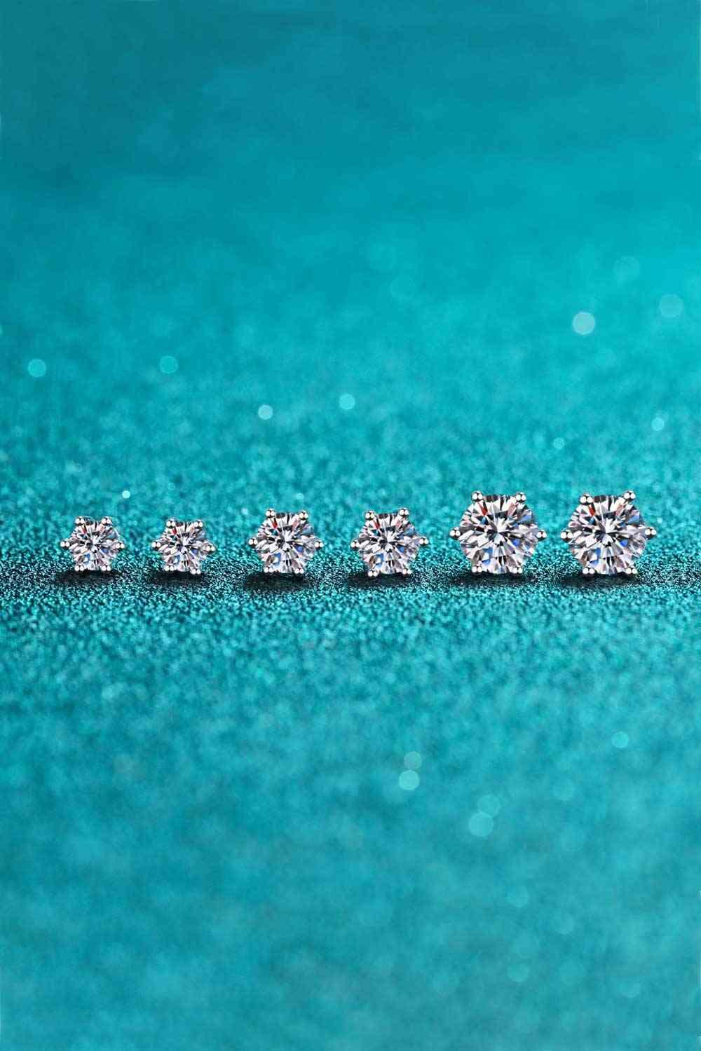 Boucles d'oreilles à tige en moissanite Endless Cheer