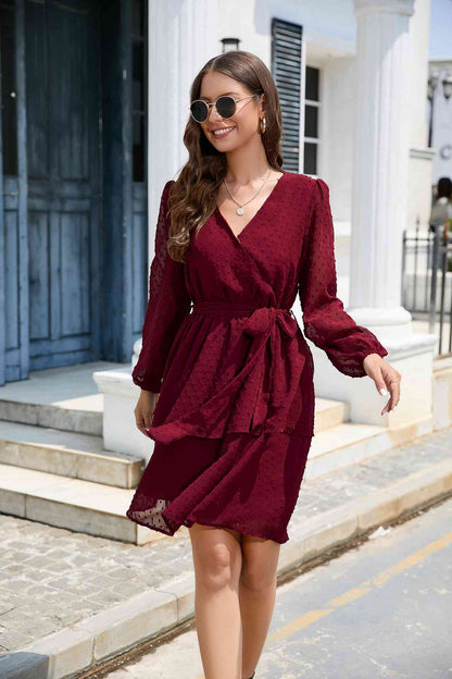 Robe superposée avec ceinture à nouer à pois et col surplis