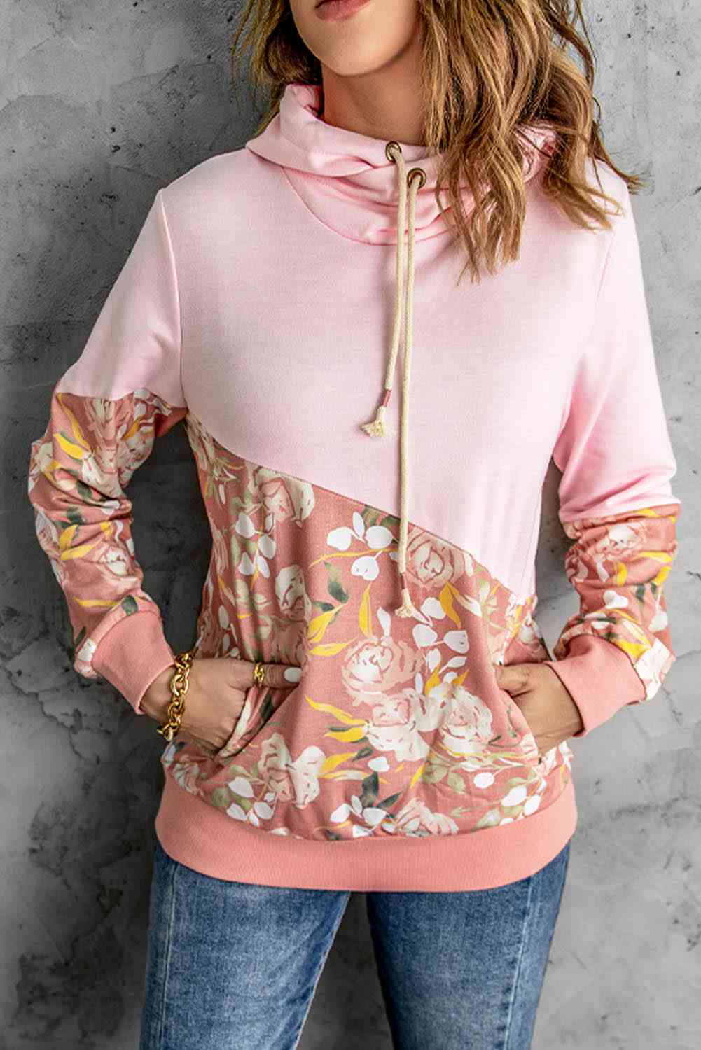 Sudadera con capucha con cordón y bloques de color floral