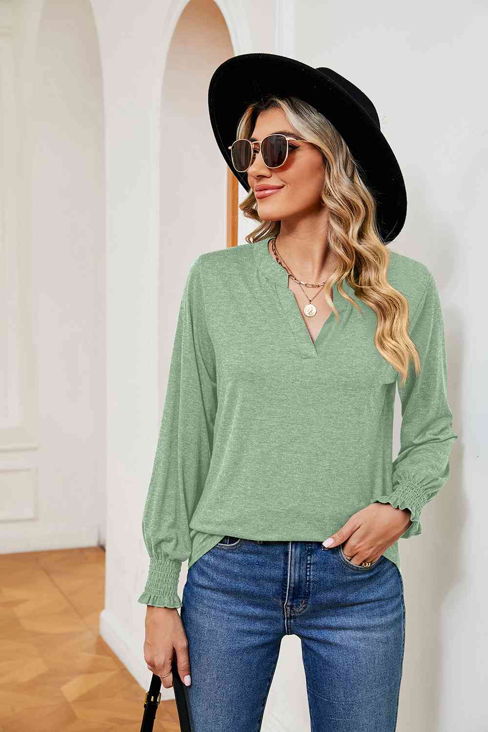 Blusa de manga larga con cuello con muescas