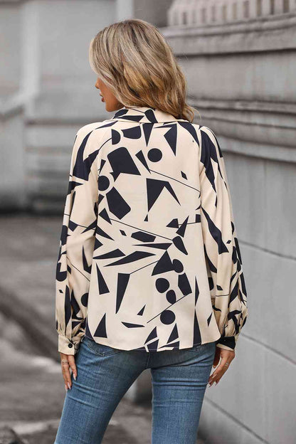 Blusa estampada con cuello Johnny