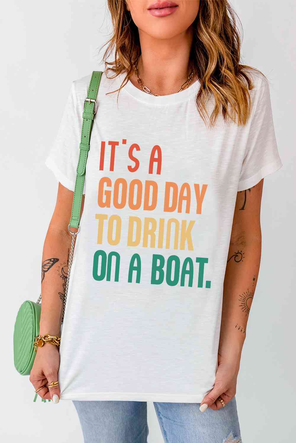 C'EST UNE BONNE JOURNÉE POUR BOIRE SUR UN BATEAU T-shirt graphique