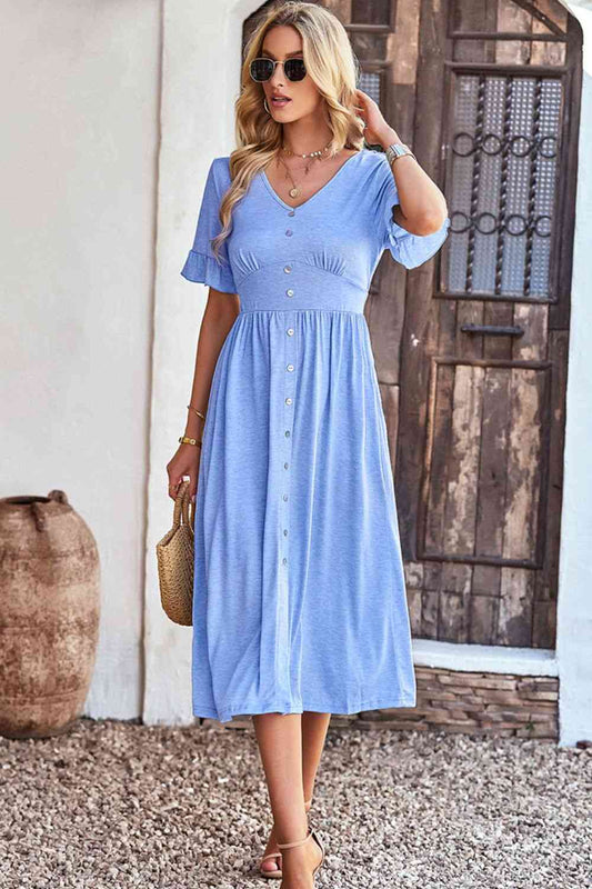 Robe midi boutonnée à col en V et détails froncés