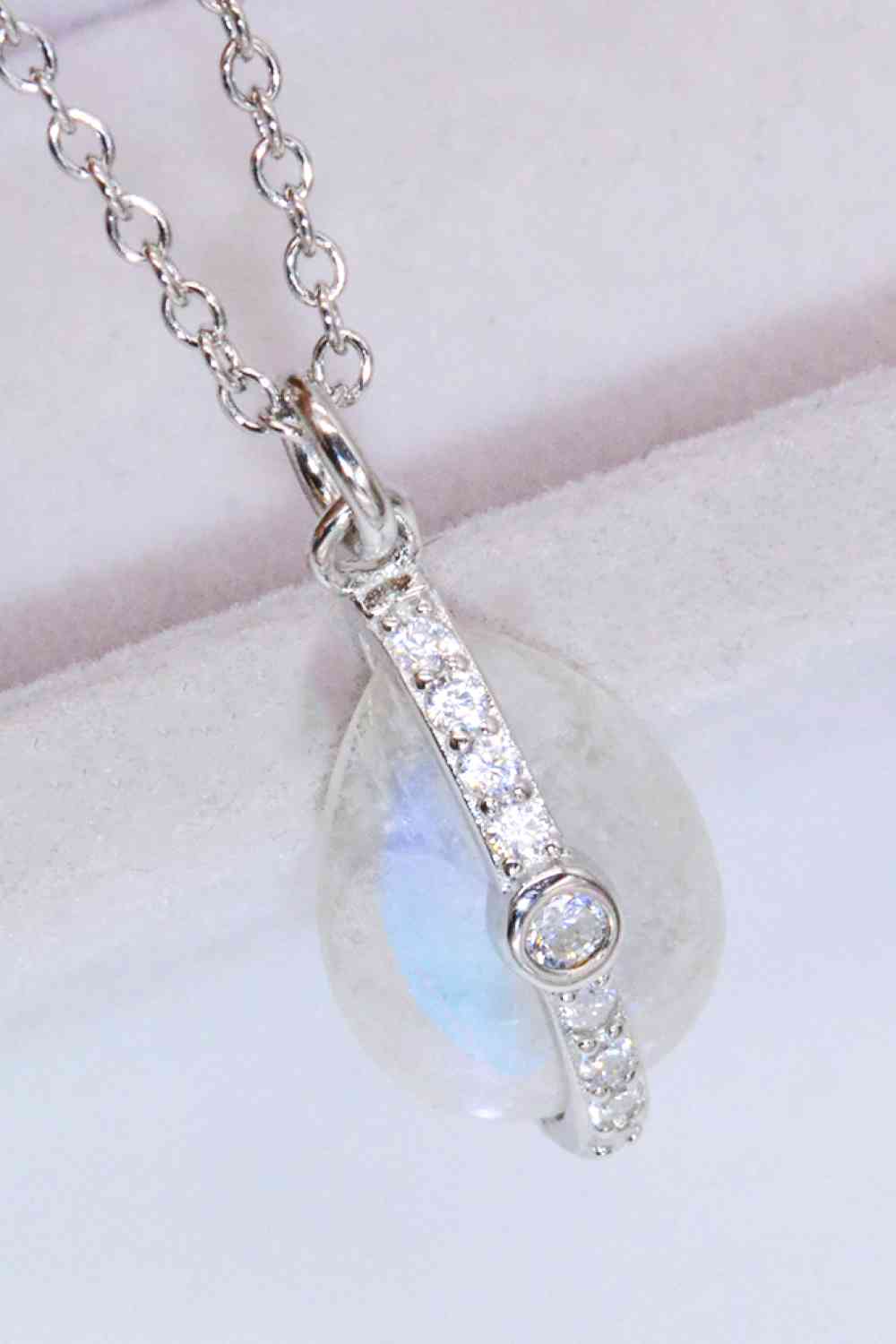 Collier pendentif pierre de lune naturelle et zircon