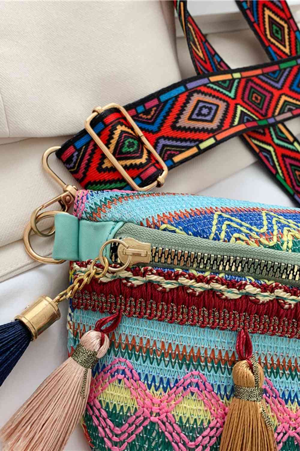 Bolso bandolera bohemio con borlas