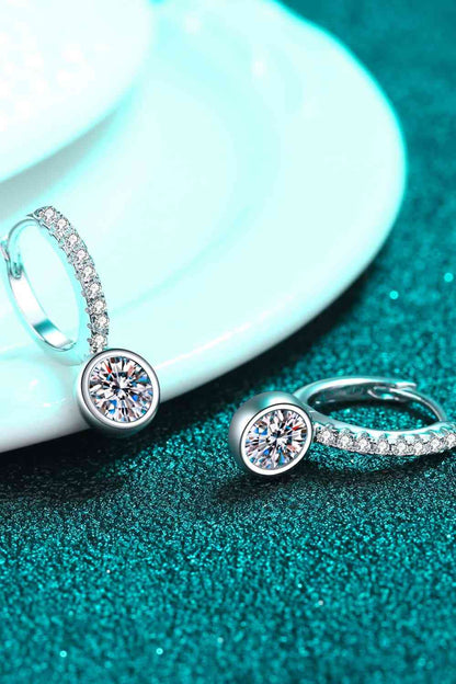 Boucles d'oreilles pendantes plaquées rhodium moissanite 1 carat