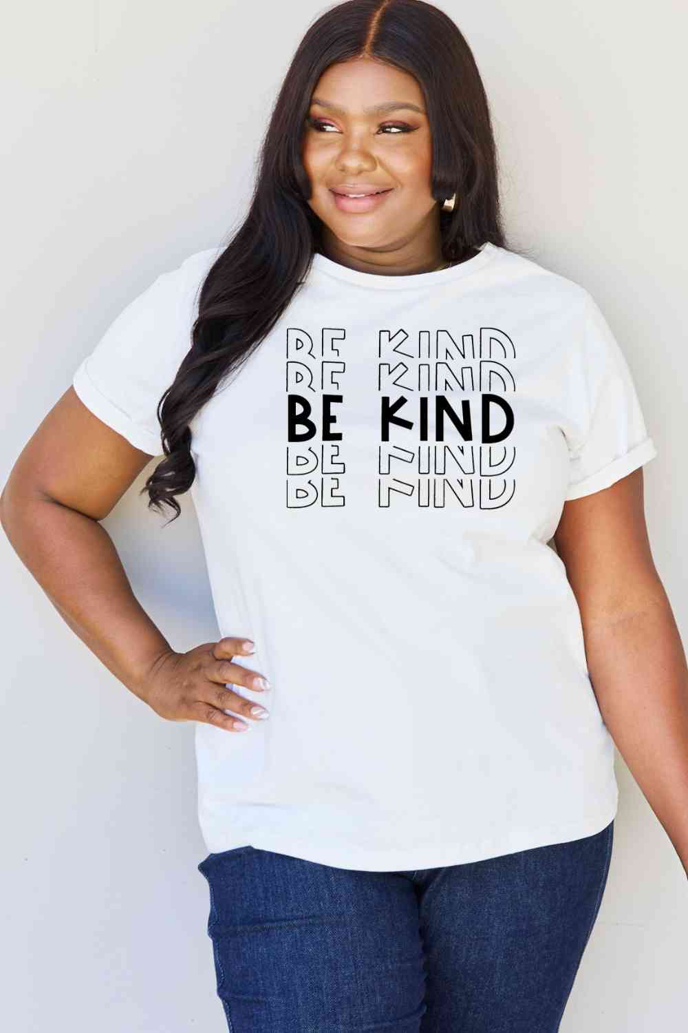 Camiseta gráfica BE KIND de tamaño completo de Simply Love