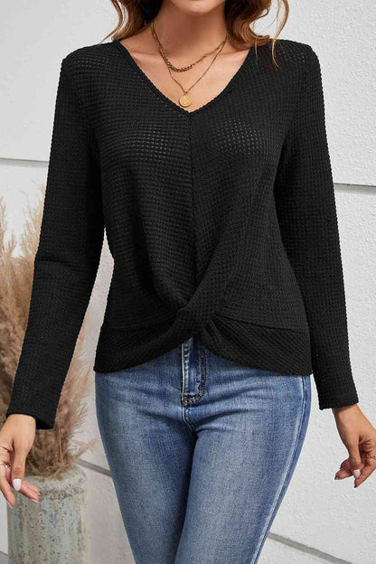 Blouse torsadée à col en V et détails en dentelle