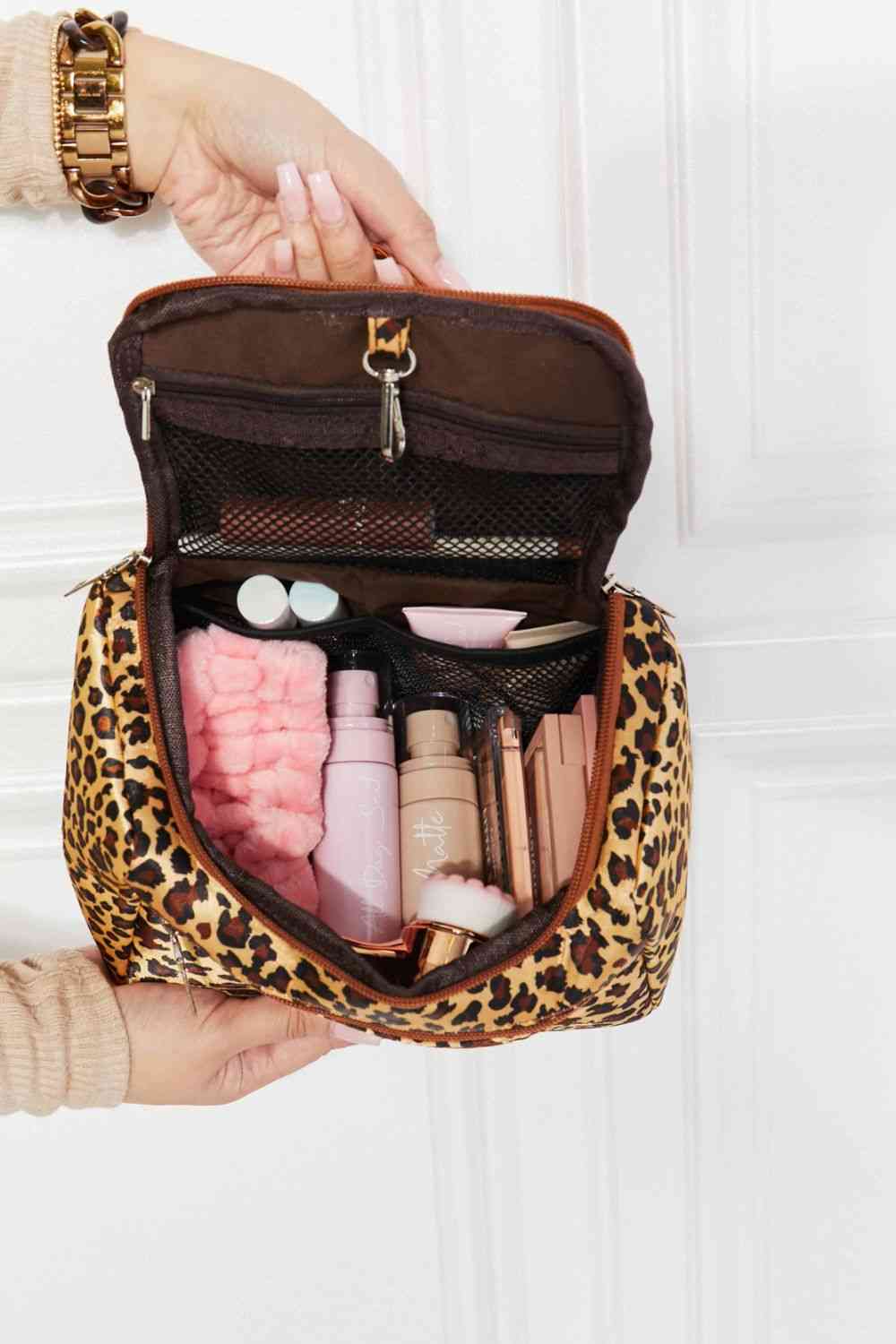 Bolsa de maquillaje estampada con correa