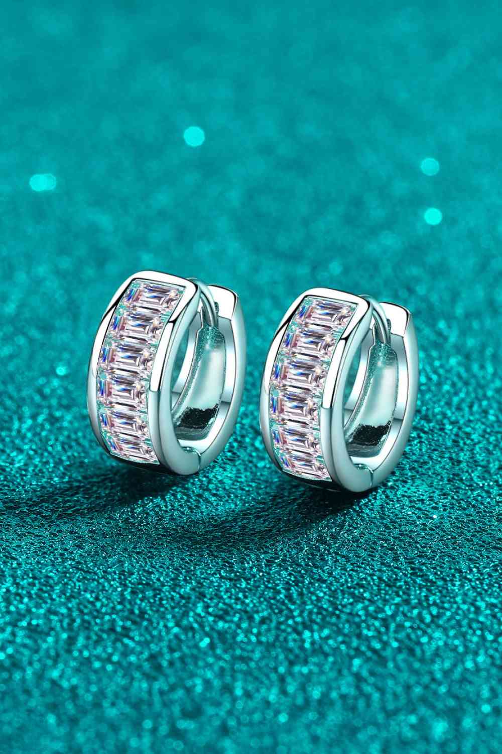 Boucles d'oreilles Huggie en argent sterling 925 moissanite 1,8 carat