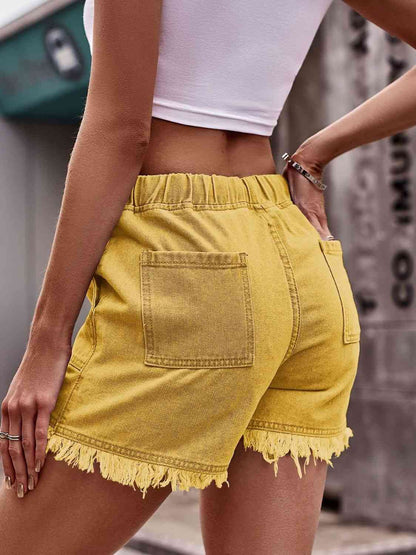 Shorts vaqueros con cordón y dobladillo sin rematar