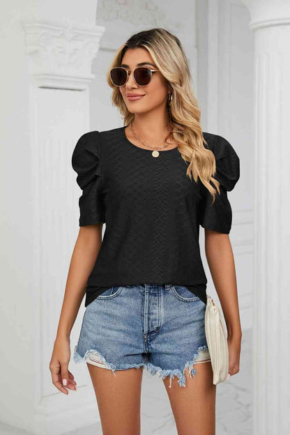 Blusa con cuello redondo y manga abullonada con ojales