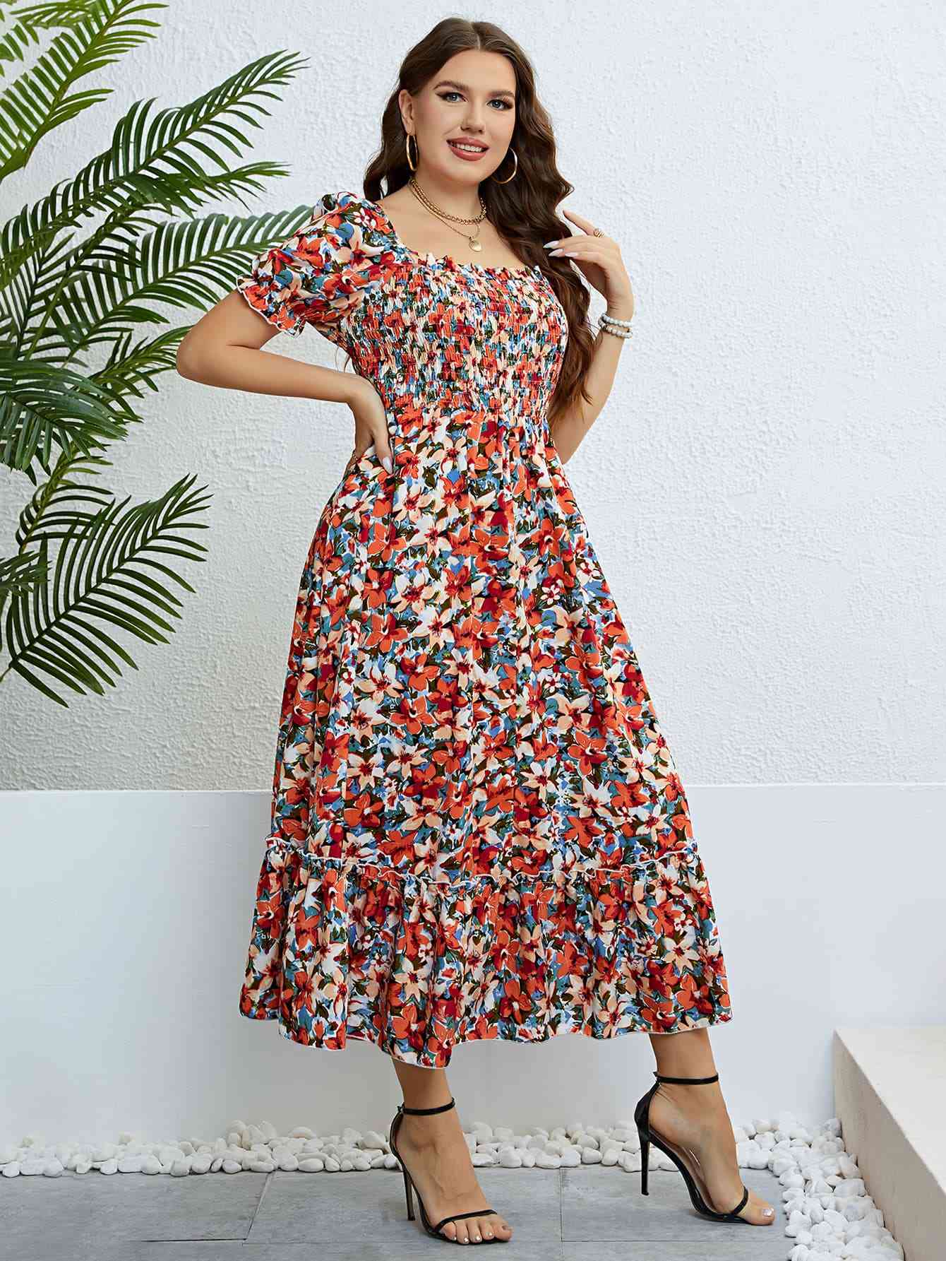 Robe Florale Smockée à Col Carré de Grande Taille