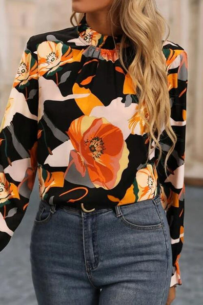 Blusa floral con cuello simulado y mangas con volantes