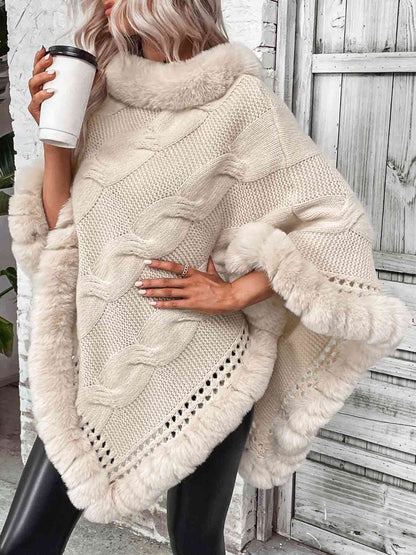 Poncho en tricot torsadé avec bordure en fausse fourrure