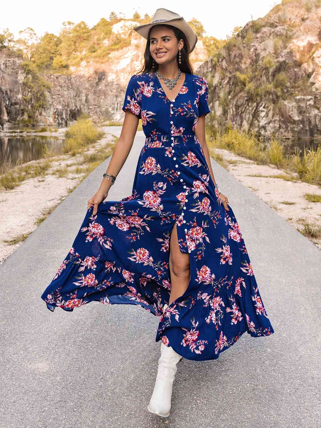 Robe longue à manches courtes et col en V