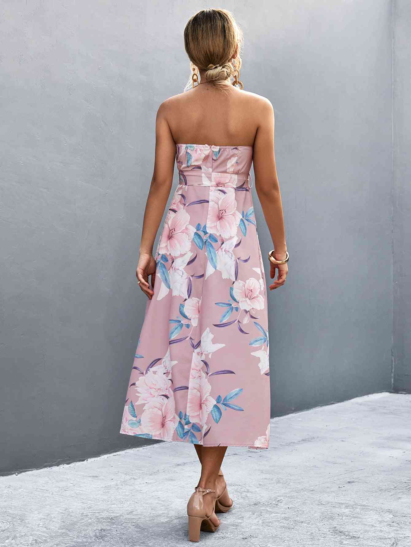 Robe mi-longue à imprimé floral et col droit à la taille