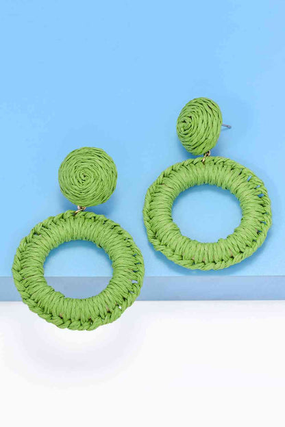 Boucles d'oreilles pendantes en forme d'herbe de raphia de forme ronde