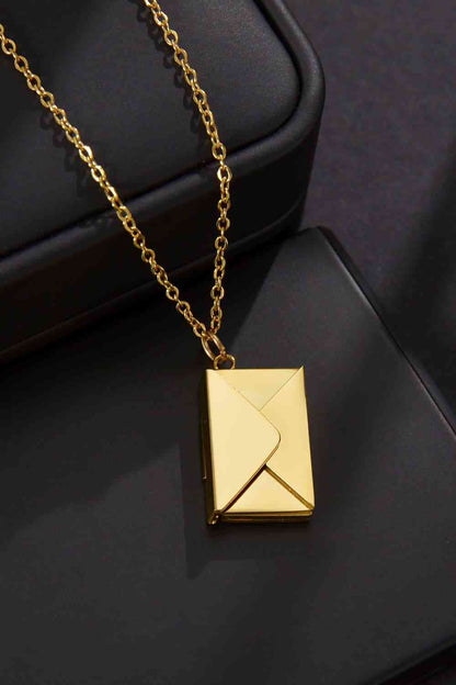 Collier en acier inoxydable avec pendentif enveloppe