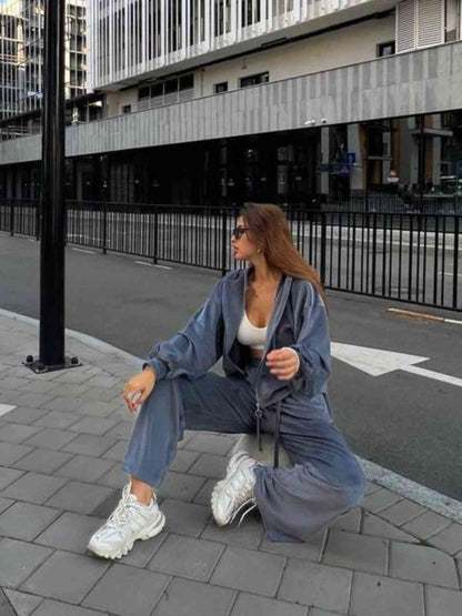 Conjunto de chaqueta y pantalón con capucha