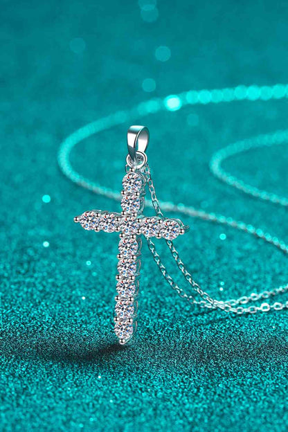 Collier chaîne avec pendentif croix Moissanite