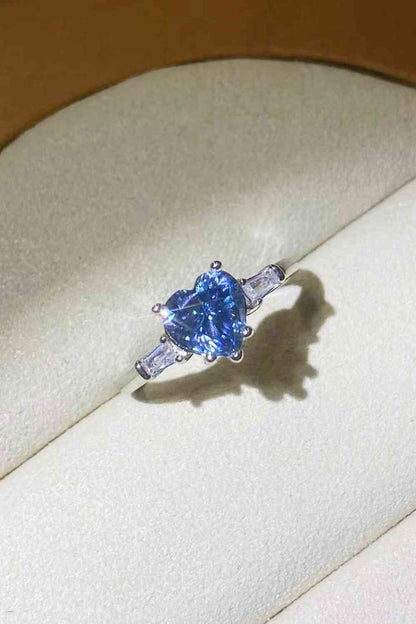 Bague plaquée platine en forme de cœur en moissanite de 1 carat en bleu