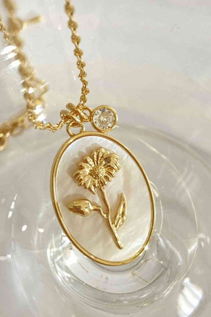 Collier en cuivre avec pendentif en forme de coquille de fleur