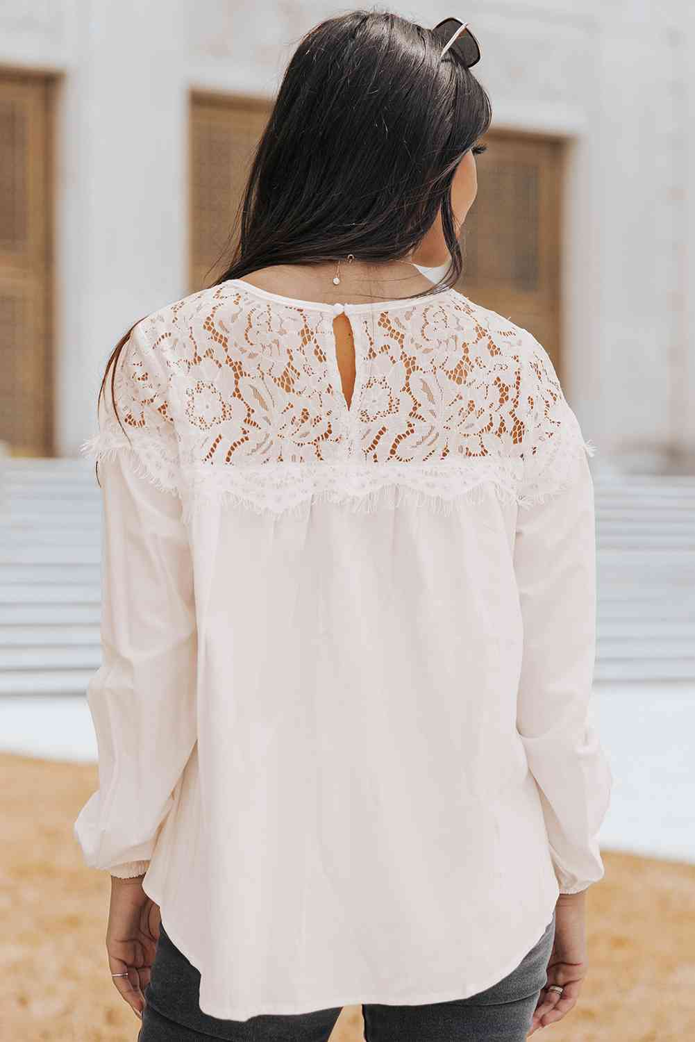 Blouse en dentelle épissé à col rond