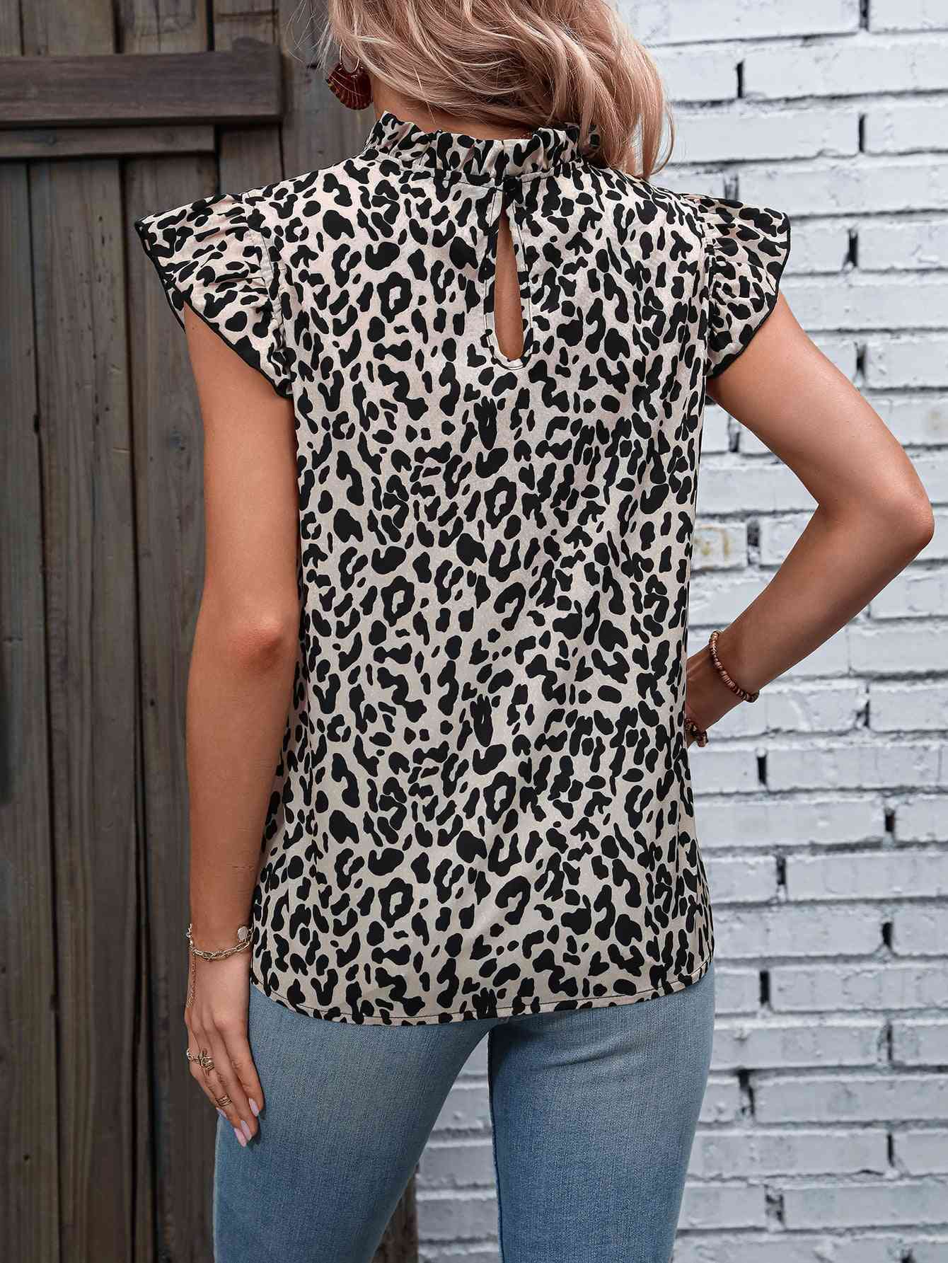 Blusa de leopardo con cuello simulado y manga de mariposa