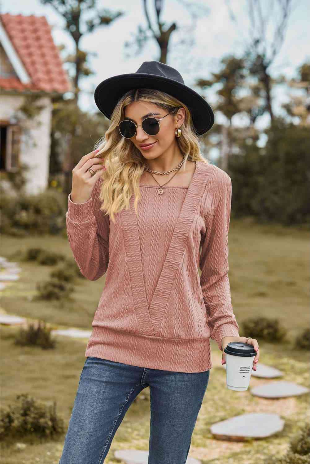 Blusa de manga larga con cuello cuadrado