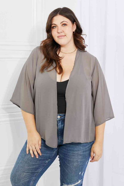 Melody Just Breathe Kimono en mousseline de soie pleine taille en gris