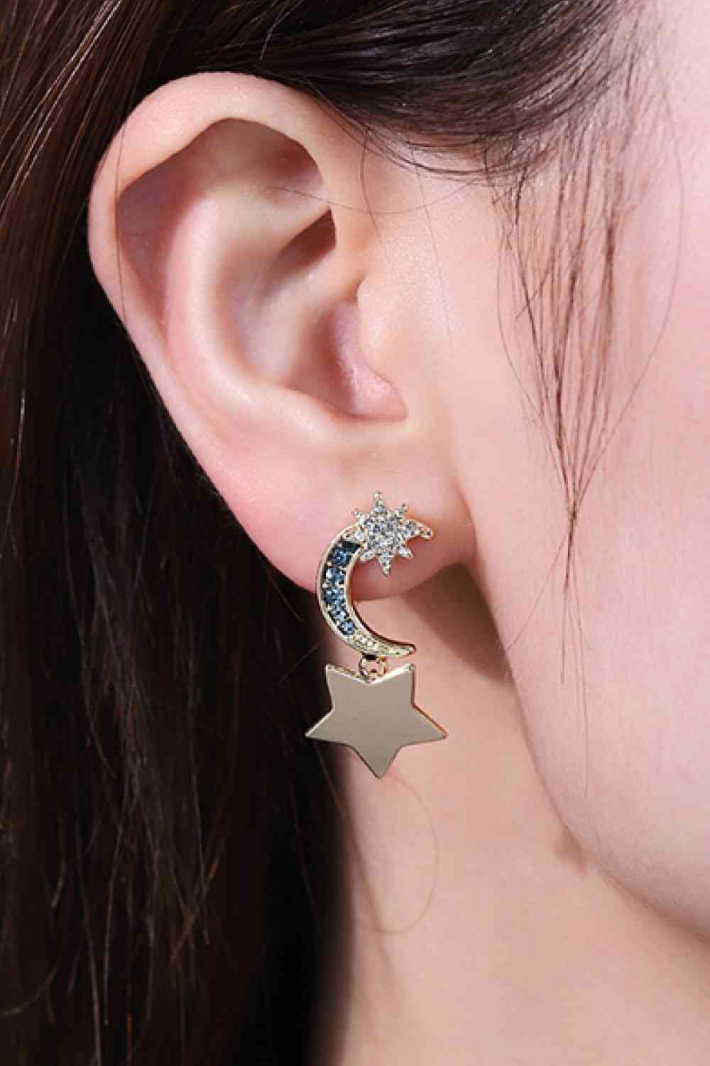 Pendientes colgantes con forma de luna y estrella de diamantes de imitación con incrustaciones de Lasting Wish