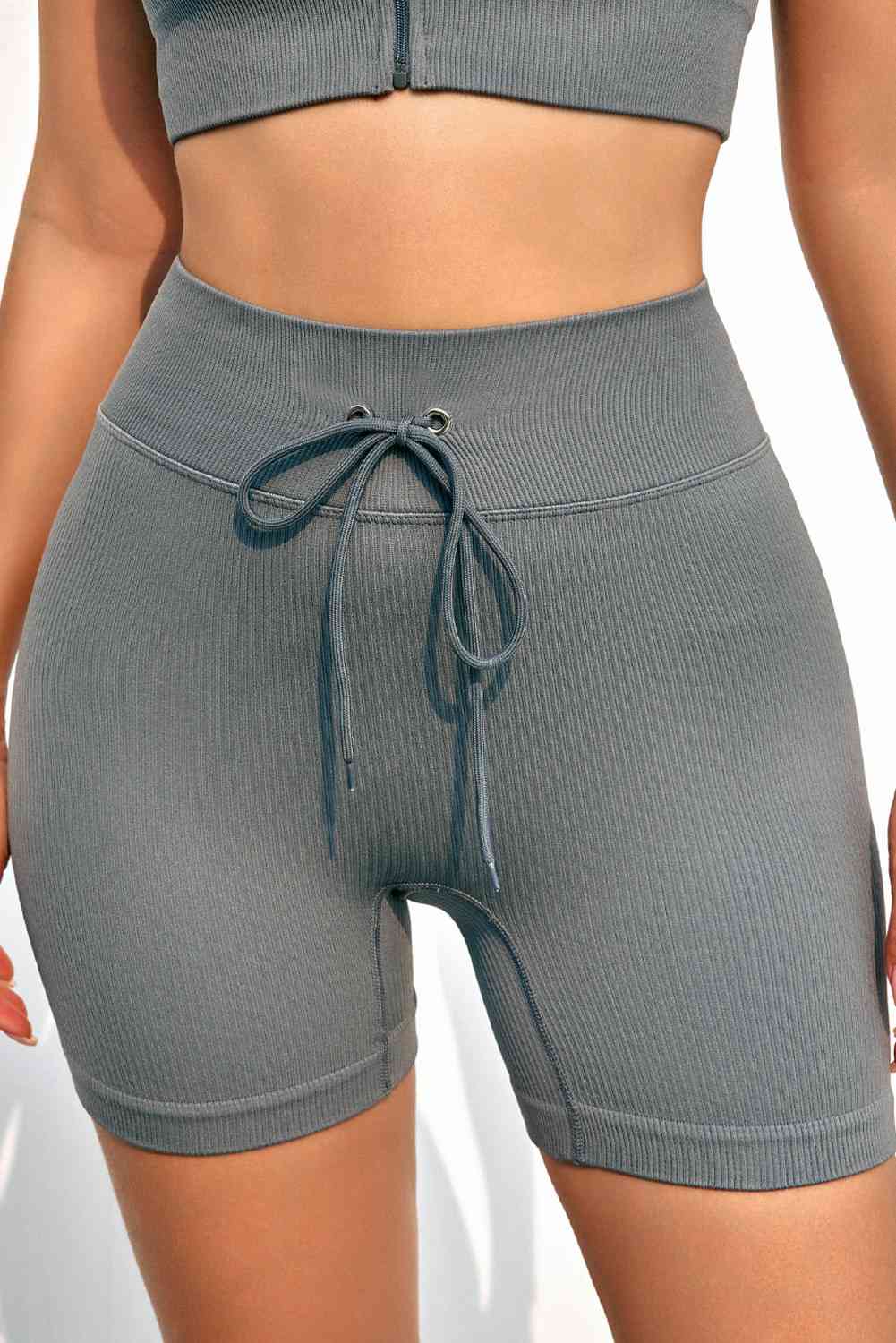 Shorts deportivos de canalé con cordón