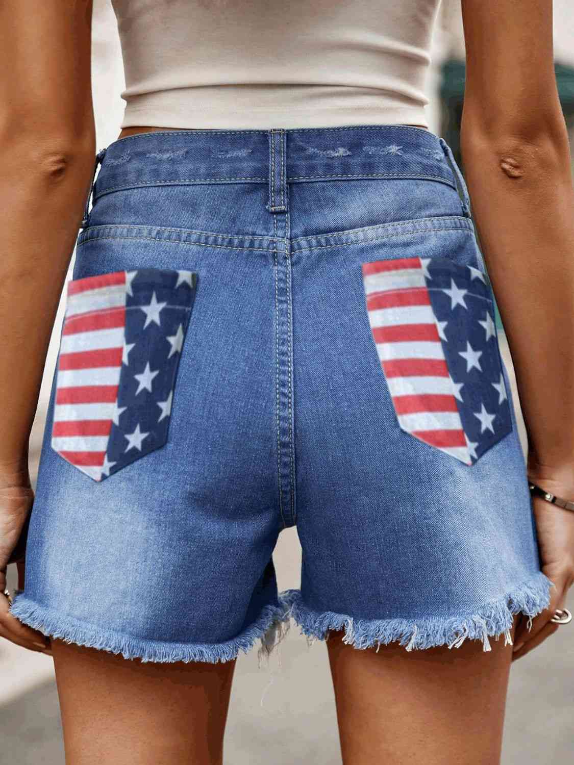 Shorts vaqueros con dobladillo sin rematar y bolsillos