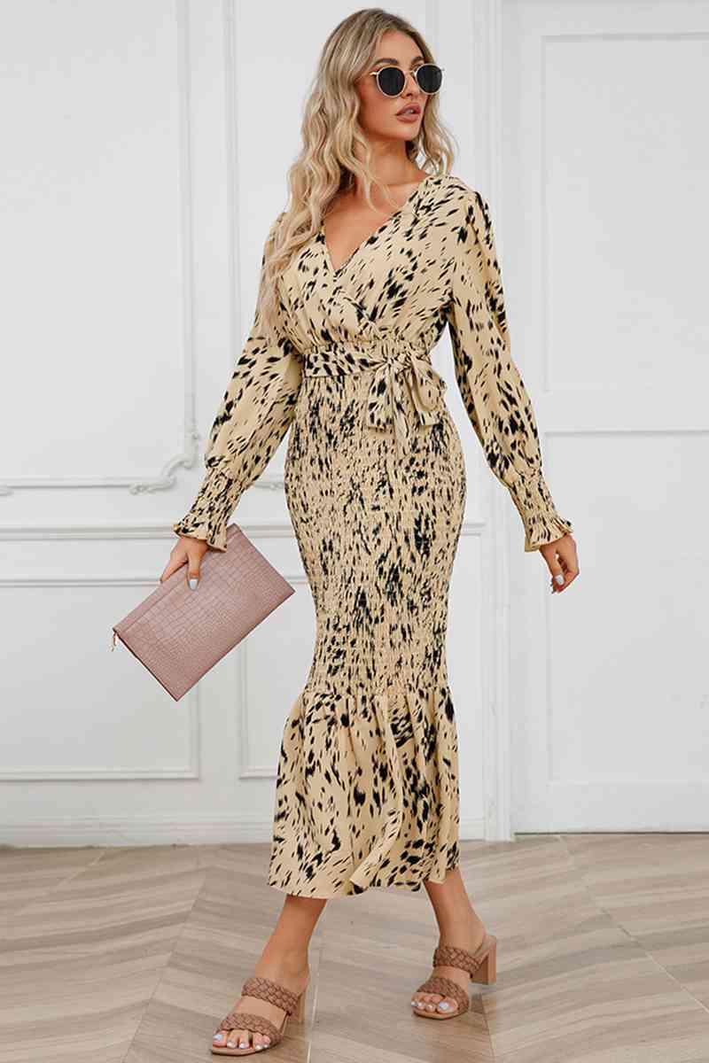 Robe midi smockée imprimée à col en V