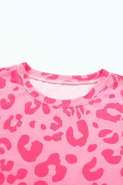 Camiseta con cuello redondo de leopardo