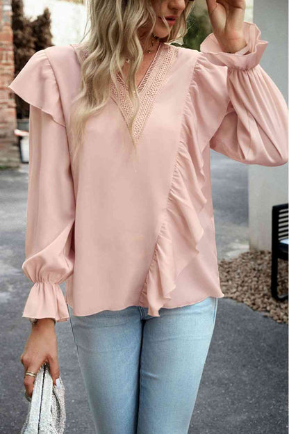 Blusa con cuello en V y manga con volante