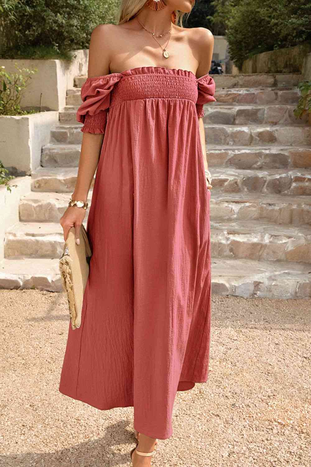 Robe midi smockée à col carré et poches