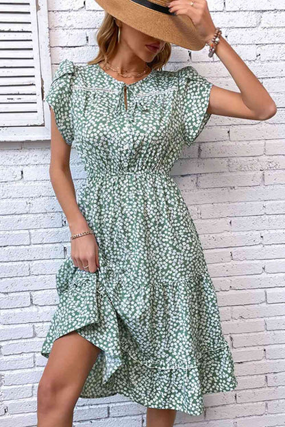 Robe florale à manches pétales et col noué