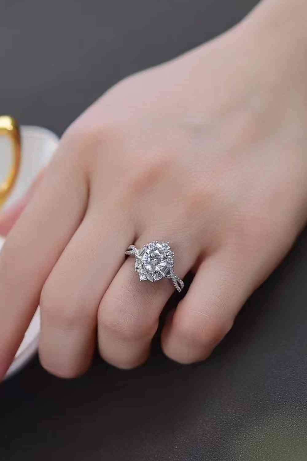 Bague croisée en moissanite florale 2 carats