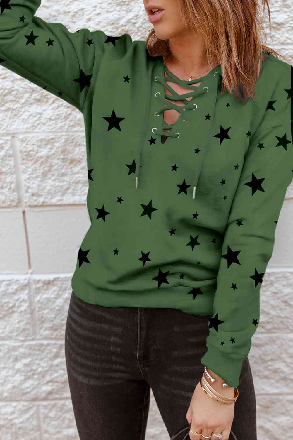 Sudadera con capucha y cordones con estampado de estrellas