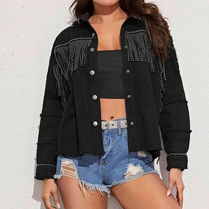 Chaqueta vaquera con cuello abotonado y detalle de flecos