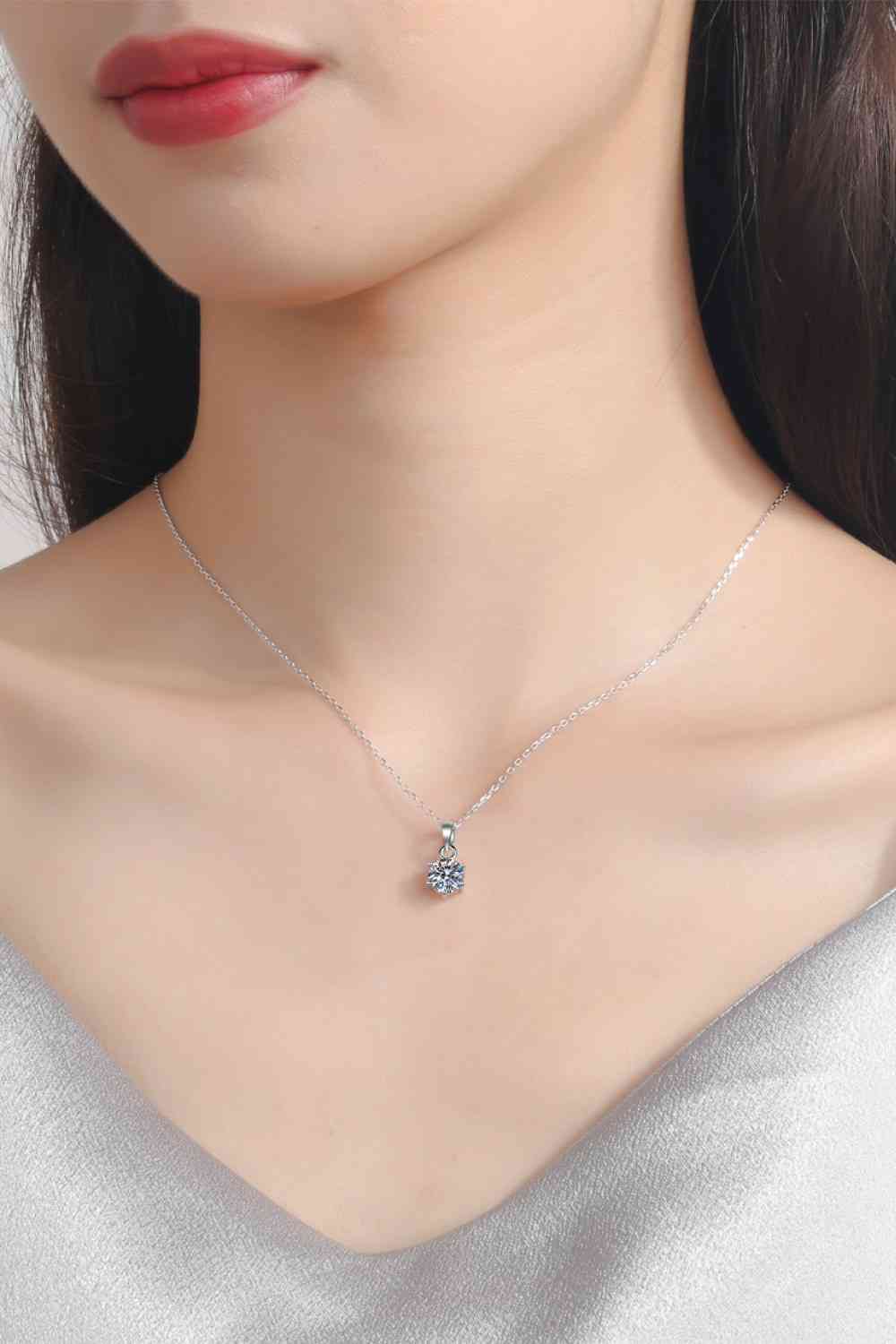 Adored Obtenez ce dont vous avez besoin Collier pendentif Moissanite