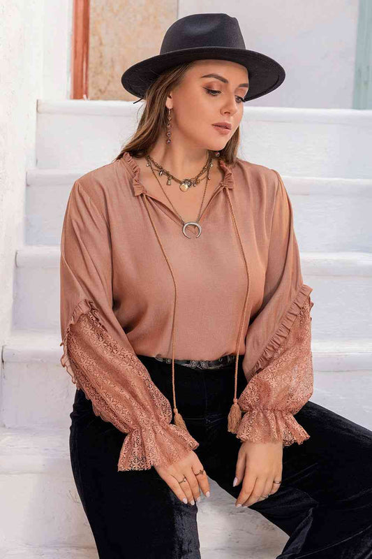 Blusa de manga con volante y cuello anudado de talla grande