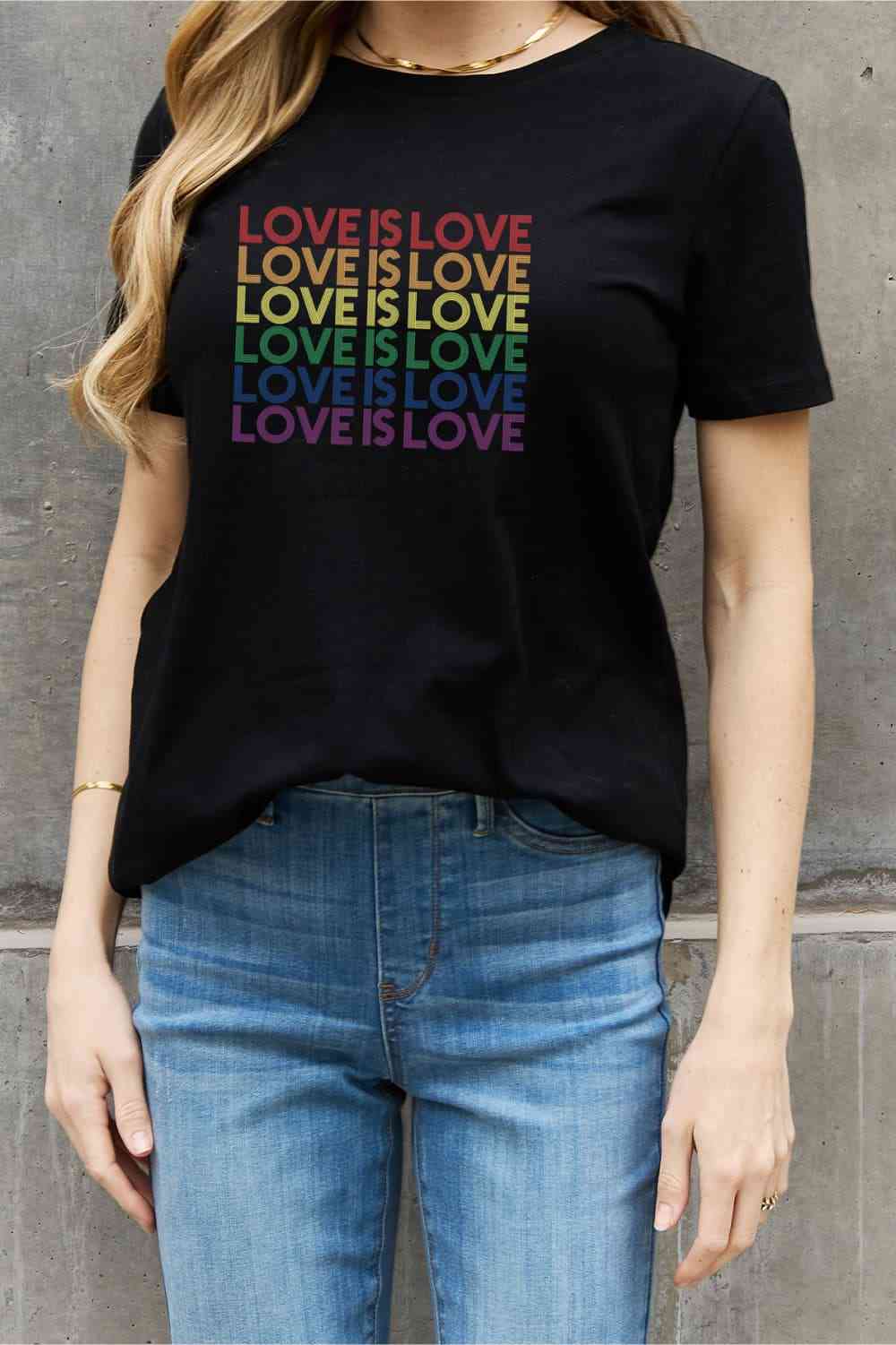 Camiseta de algodón con gráfico LOVE IS LOVE de tamaño completo de Simply Love