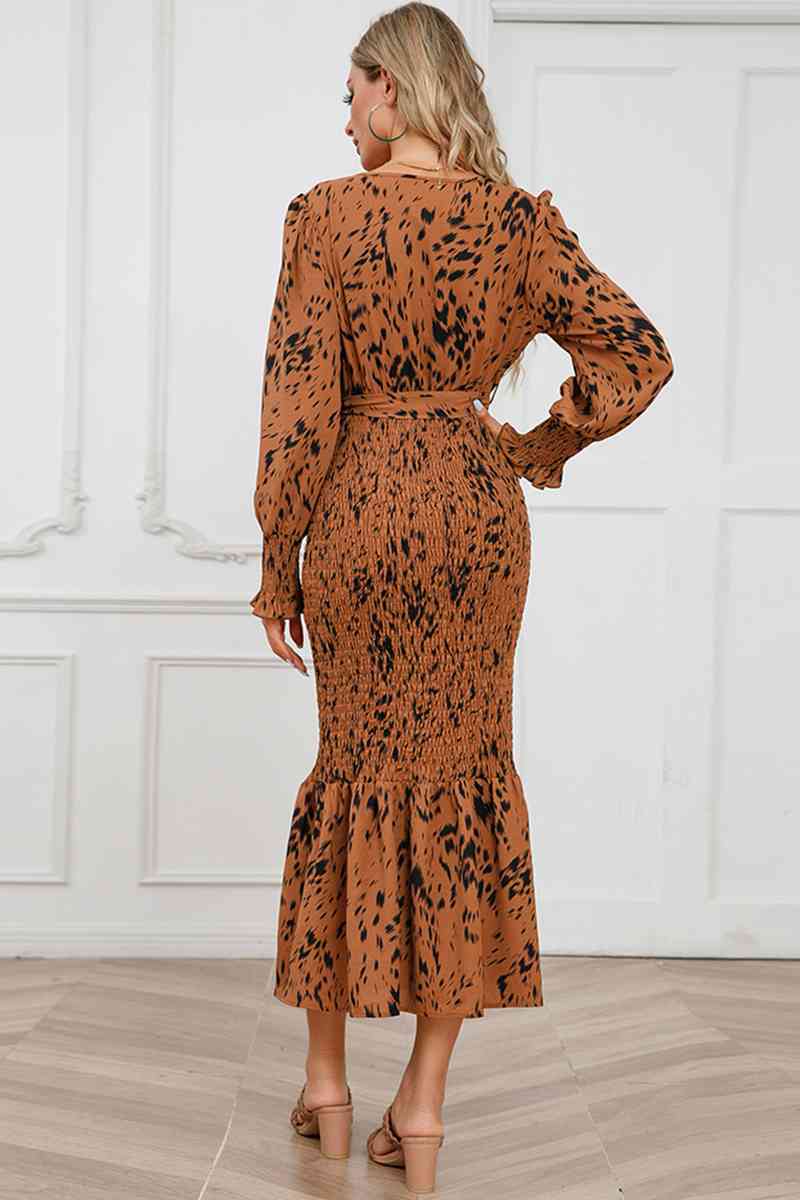 Robe midi smockée imprimée à col en V