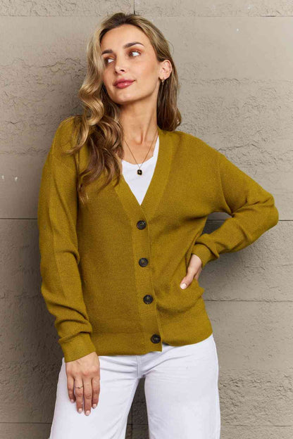 Zenana Kiss Me Tonight Cardigan boutonné pleine taille en Chartreuse