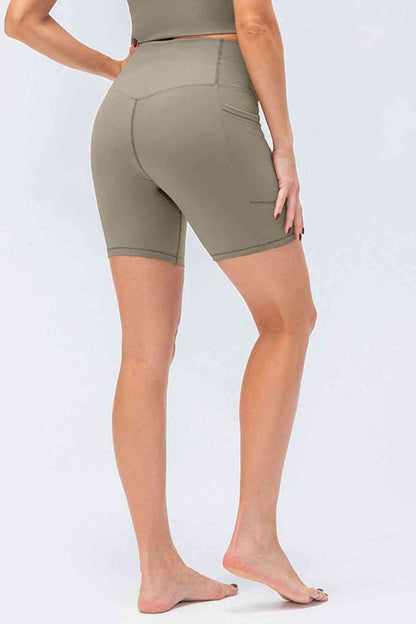 Short de sport coupe slim avec ceinture en V